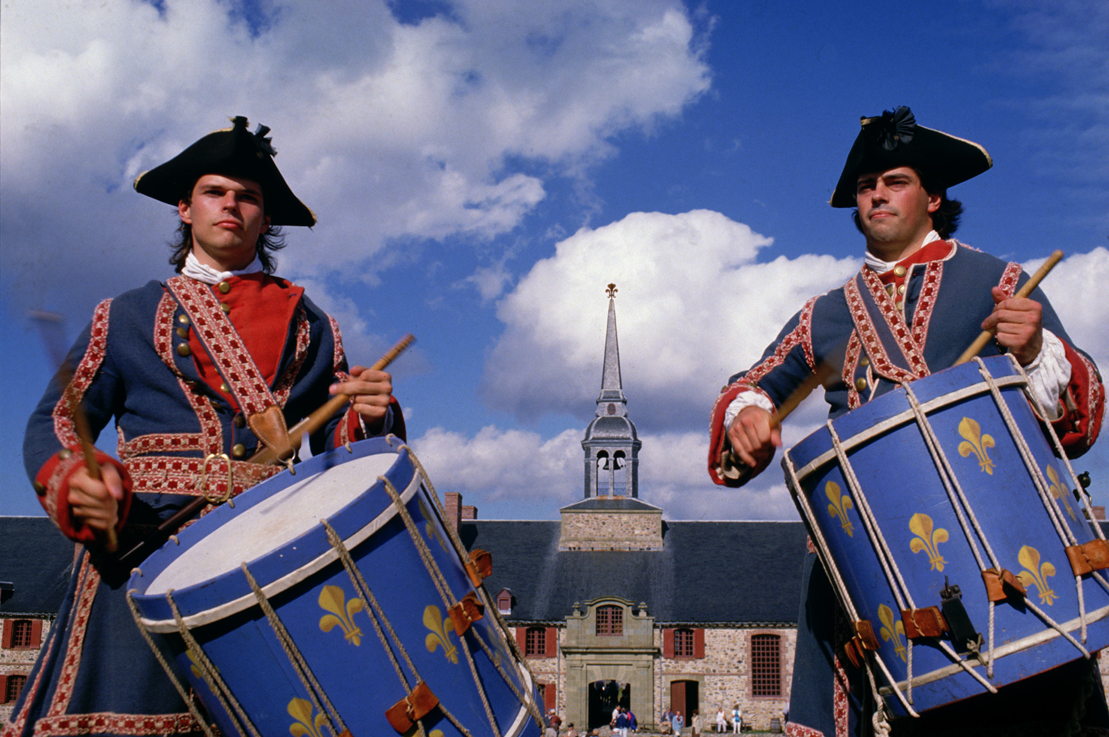 Nova Scotia feiert mit Sonderprogrammen und Groß-Seglern 2 lou drummers 02 2