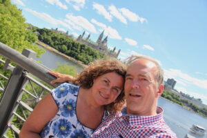 Am Ottawa-River: der Autor mit seiner kanadischen Lebenspartnerin