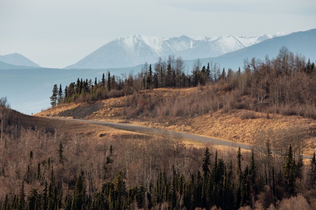 Fort Nelson Berge und Highway Credit Northern BC Tourism Gabriel Munhoz